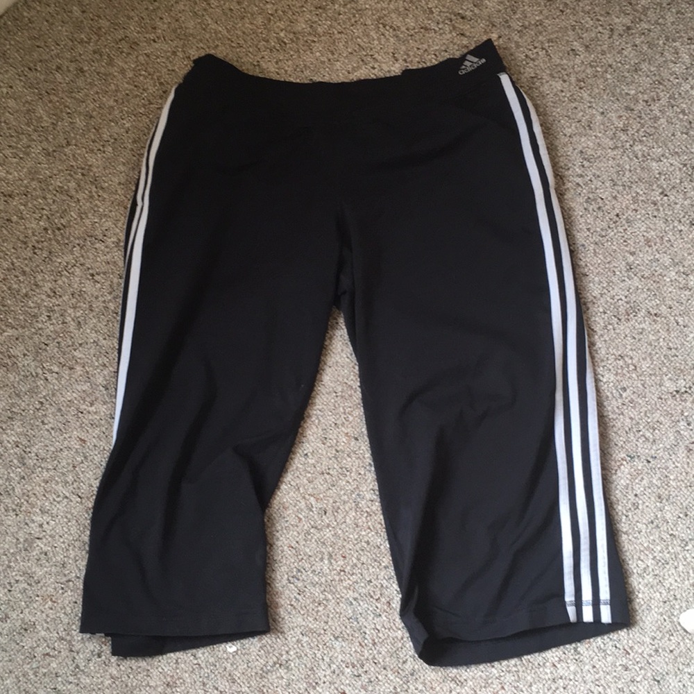 Adidas knee lengthened capris size XL in youth